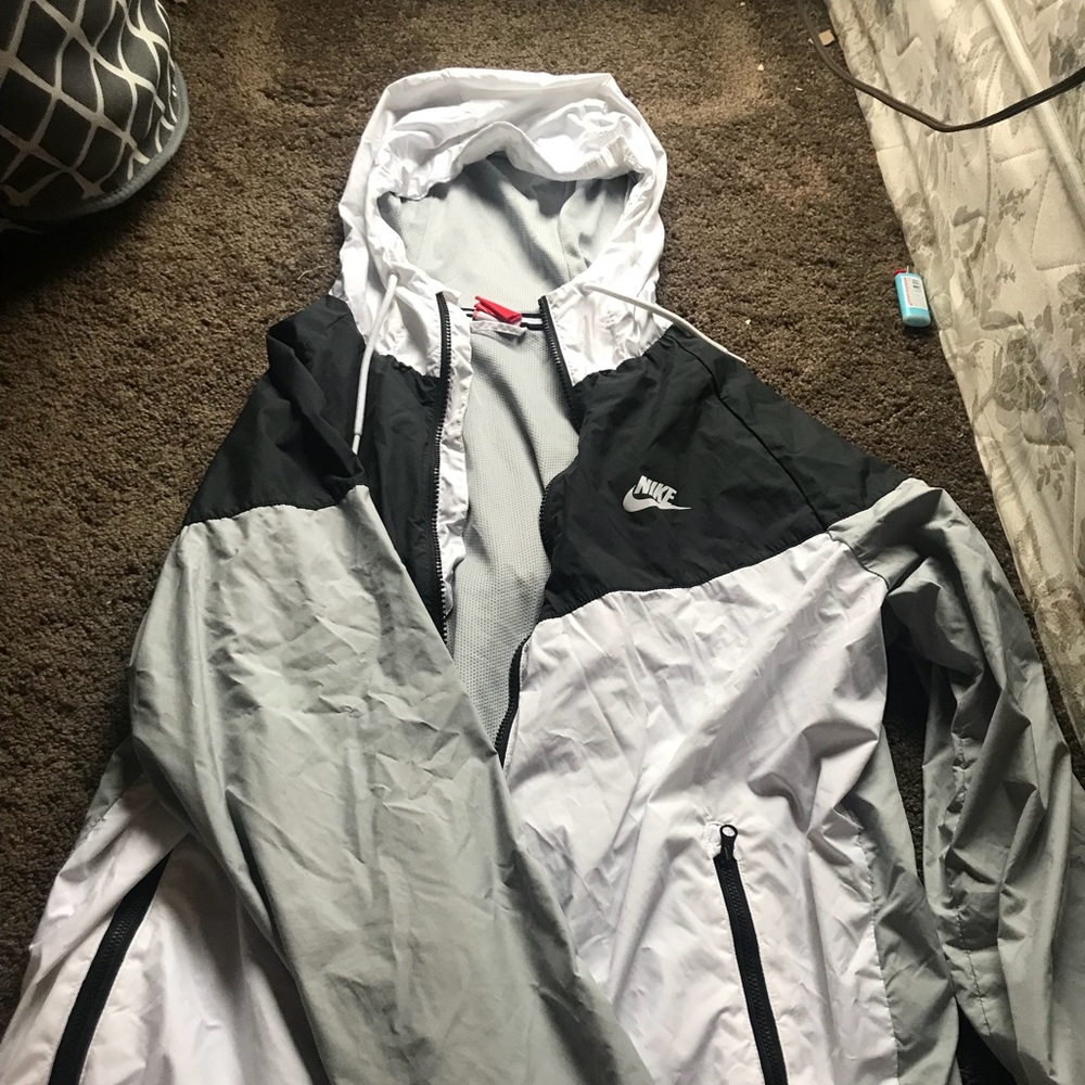 Nike windbreaker Very good condition.